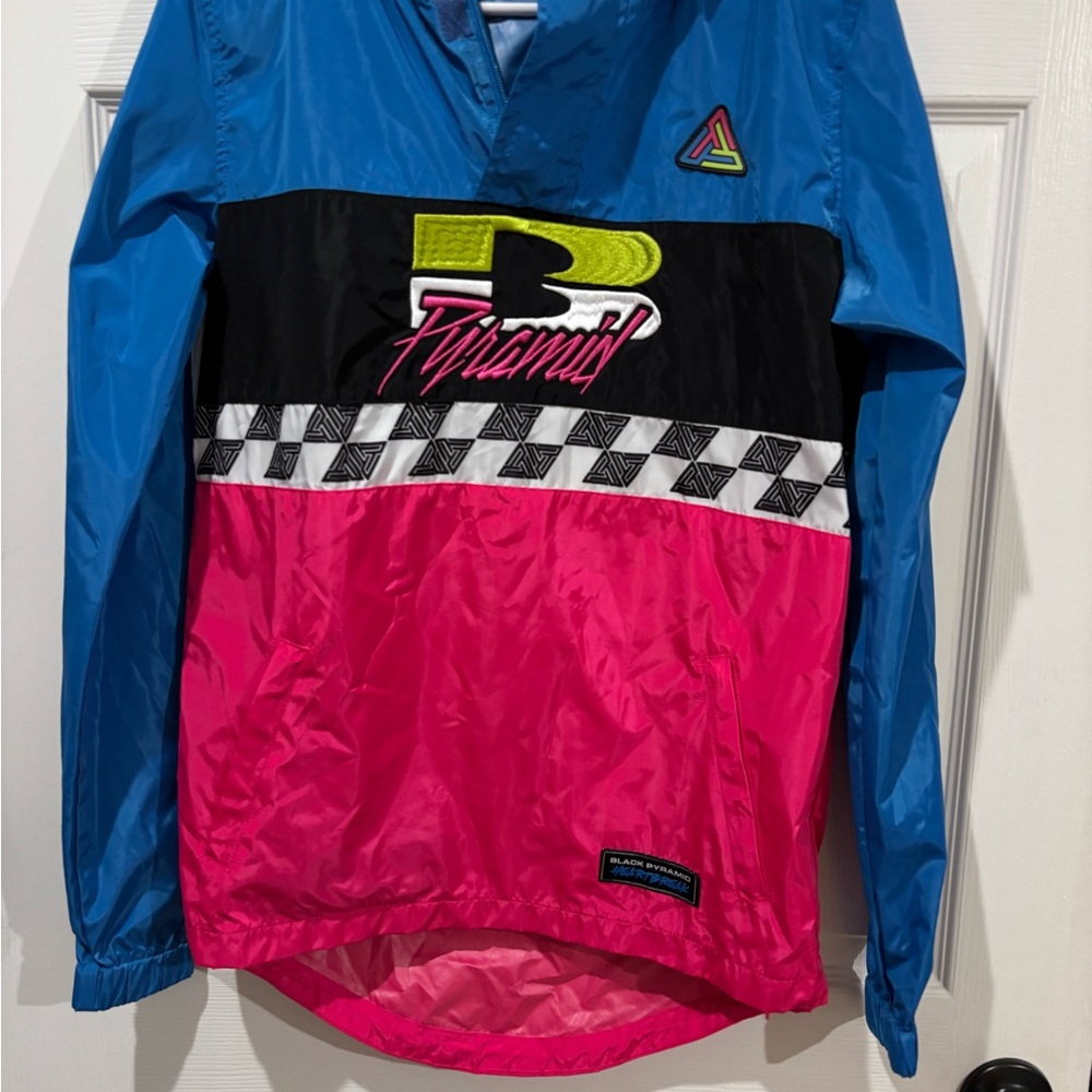 Black Pyramid Heartbreak hoodie Size XS Windbreaker Chris Brown Black Pink Blue